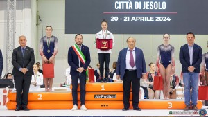 podio jr sfe06057 copia simone ferraro ph